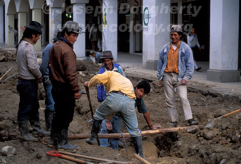 Tough manual process to repair the aging sewer system beneath the cobbled streets of Cuenca (Ecuador).