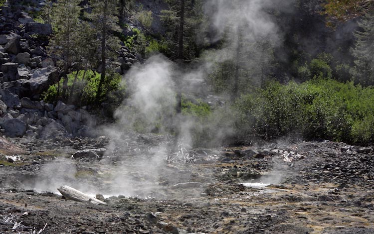 Boiling Hot Springs / Lassen Volcanic National Park