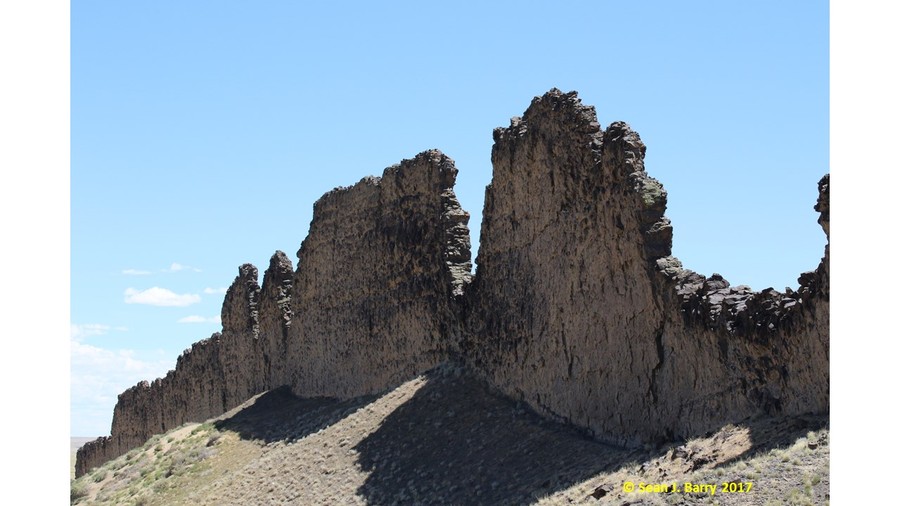 Lava dike associated with Tse Bit'a'i (Shiprock), San Juan County, New Mexico Lava dike associated with Tse Bit'a'i (Shiprock), San Juan County, New Mexico