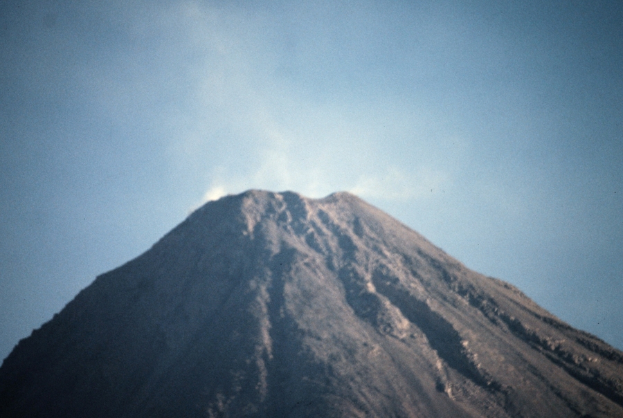 View of Volcan de Fuego (500 mm tele)