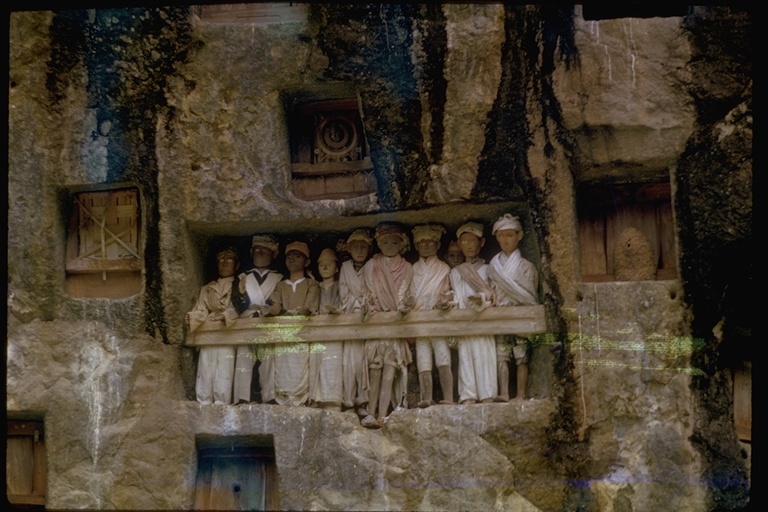 Patung Orang mati Londa, Toradja (Celebes), Sulawesi, Indonesia