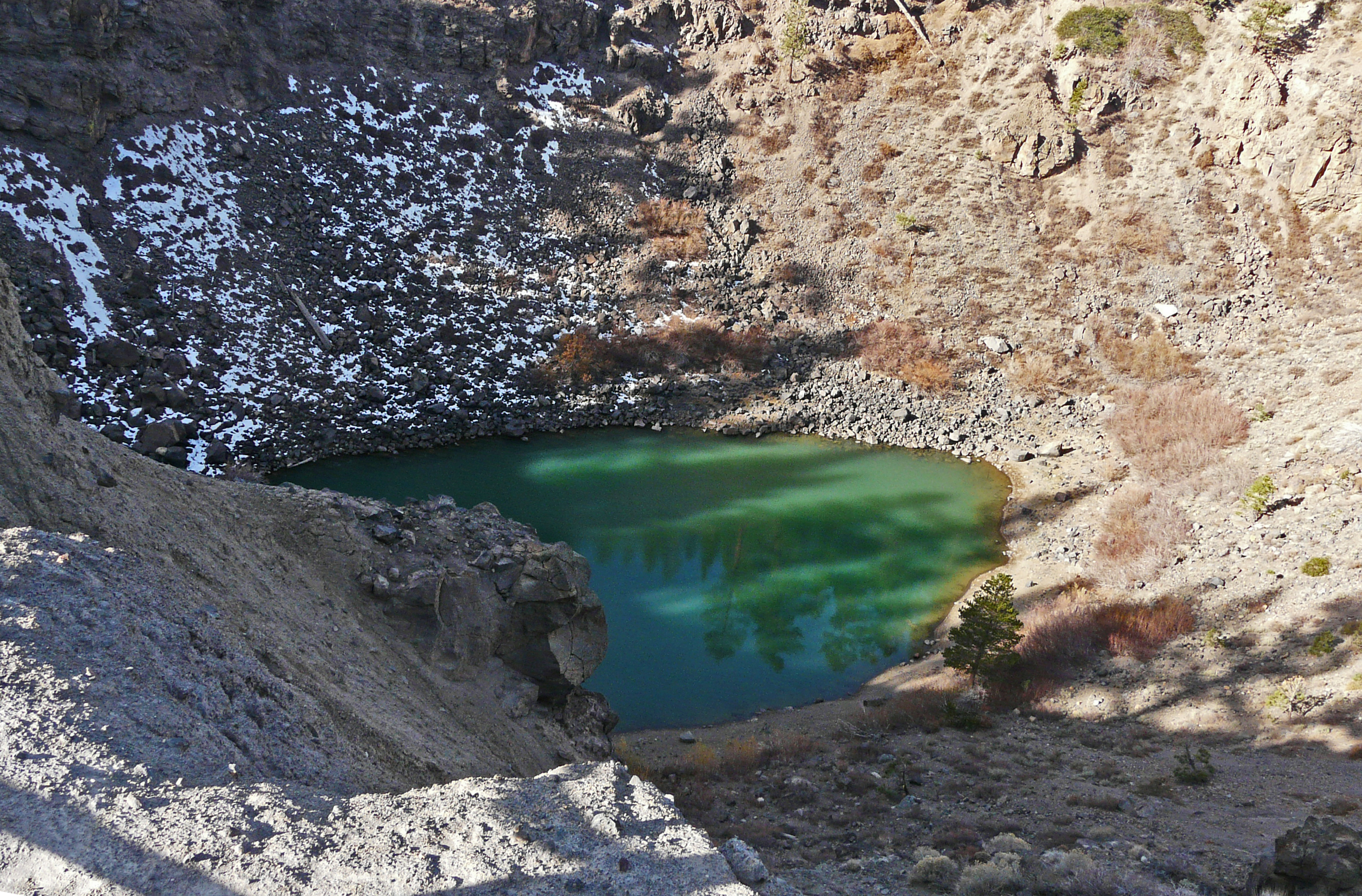 Inyo Crater lake